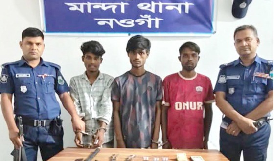 মান্দায় মাদক, দেশীয় অস্ত্রসহ কিশোর গ্যাংয়ের ৩ সদস্য গ্রেপ্তার