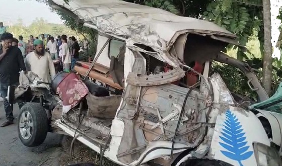 মধুখালীতে বাস-অ্যাম্বুলেন্সের মুখোমুখি সংঘর্ষ, নারীসহ নিহত ৩, আহত ৪