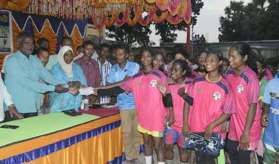 গোমস্তাপুরে নারী ফুটবল টুর্নামেন্ট অনুষ্ঠিত, চ্যাম্পিয়ন জুমারপাড়া কিশোরী ক্লাব