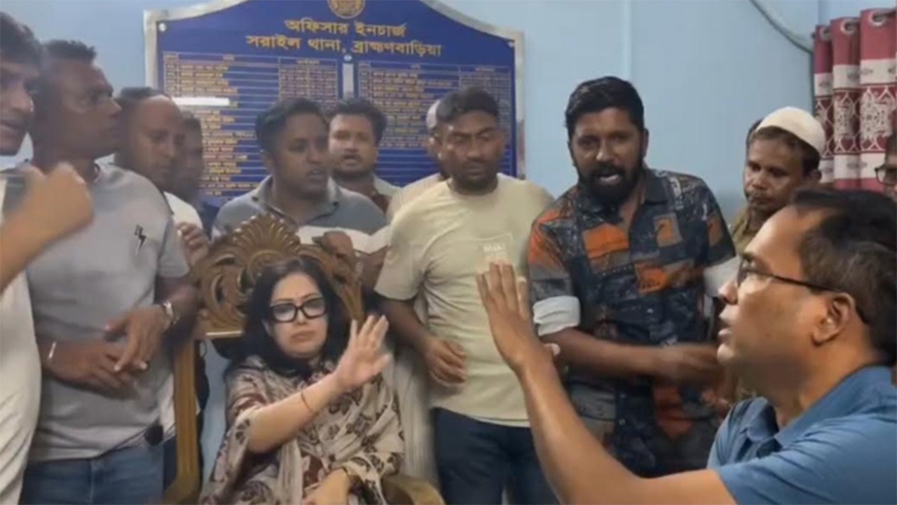 সরাইল থানায় রুমিন ফারহানা ও ওসির বাগ্‌বিতণ্ডা, ‘আওয়ামী লীগের চোর’ বললেন এমপি
