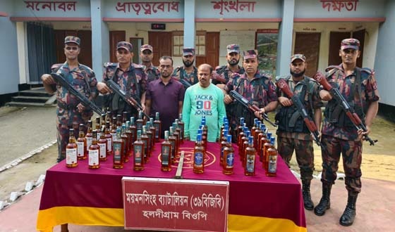 ঝিনাইগাতী সীমান্তে ভারতীয় মদসহ আটক ২