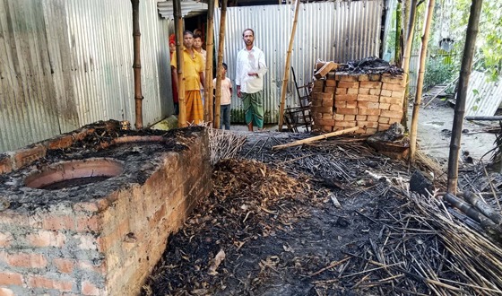 ফুলবাড়ীতে বাড়ছে অগ্নিকান্ডের ঘটনা,ক্ষুদ্র খামারীর স্বপ্ন পুড়ে ছাই