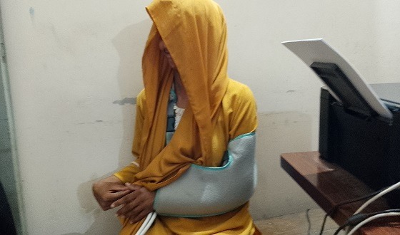 গজারিয়ায় পুলিশের সোর্স সন্দেহে গৃহবধূর উপর হামলা