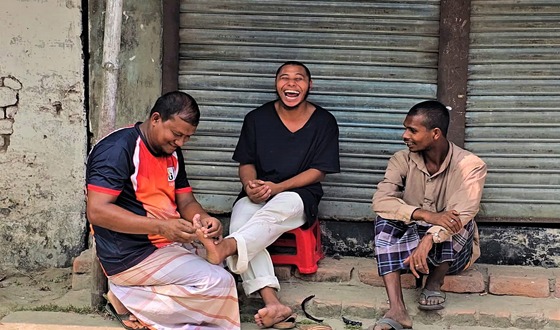 মানসিক ভারসাম্যহীন মানুষের সেবায় এক অনন্য দৃষ্টান্ত স্থাপন করলেন কাজল