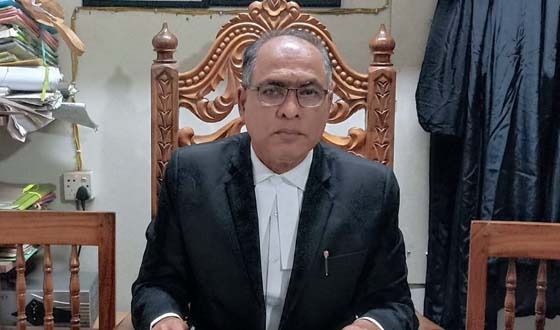 বরিশালে মোটরসাইকেল চাঁপায় আইনজীবী নিহত