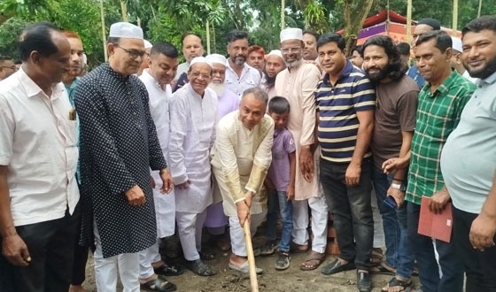 নিজ বাড়ির ভিত্তিপ্রস্তর স্থাপন করলেন বিএমডিএ’র চেয়ারম্যান তুহিন