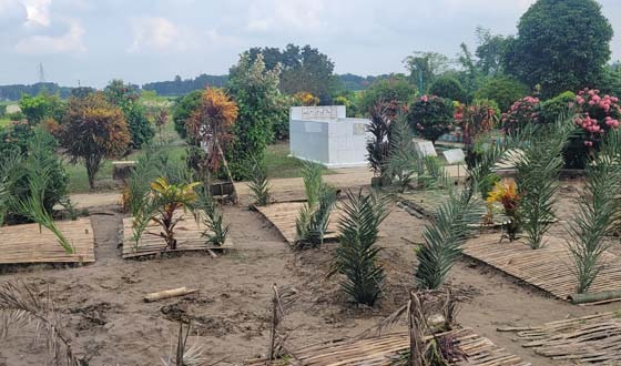 এক সঙ্গে চিরনিদ্রায় শায়িত বজ্রপাতে নিহত পাবনার ৬ শিশু-কিশোর