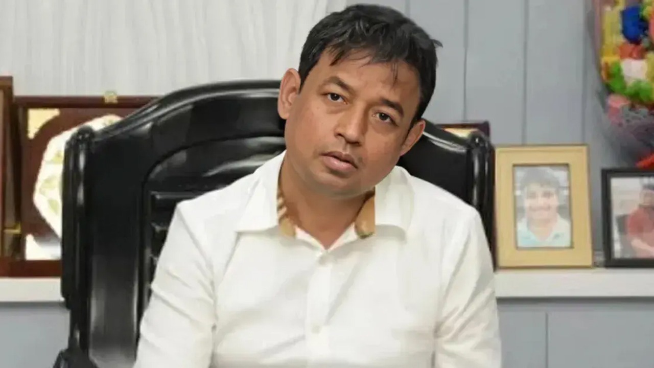 আড়াই বছর পর চূড়ান্তভাবে চাকরি গেল হারুনের