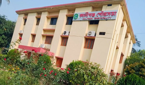 কালীগঞ্জ পৌরসভায় সেবা প্রদানে ডিজিটালাইজেশনের অভাবে ভোগান্তি