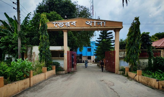 মগ ডালে ঝুলছিল চার সন্তানের জনক