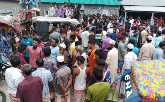ভূরুঙ্গামারীতে সারের দাবিতে কৃষকের বিক্ষোভ, প্রশাসনের উপস্থিতিতে বিতরণ