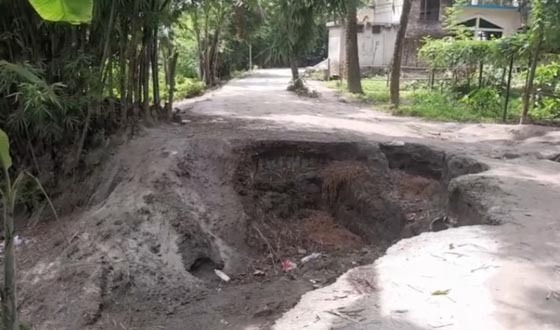 রাজিবপুরে অধিকাংশ রাস্তা বেহাল, সংস্কারের অভাবে যাতায়াতে ভোগান্তি