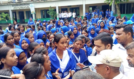 বিরলের রঘুপুর বিদ্যালয়ে নবনিযুক্ত সভাপতির উপর হামলা