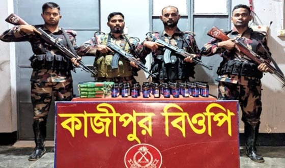 দৌলতপুর সীমান্তে ভারতীয় মাদকদ্রব্য ও চোরাচালানি পণ্য উদ্ধার