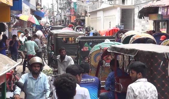 ইজিবাইক-অটো রিকশার দৌরাত্ম্যে অতিষ্ঠ পিরোজপুর শহরবাসী