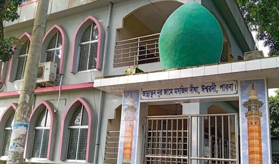 ইমামের নাম বদলে কোষাধ্যক্ষ, তালিকায় ভুয়া মুয়াজ্জিন ও খাদেম