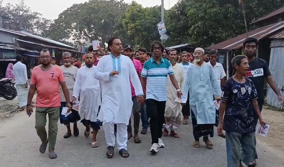 গণসংযোগে ব্যস্ত সময় পার করছেন চেয়ারম্যান প্রার্থী আতিকুর
