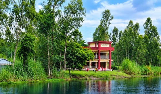 চিলমারীতে স্কুল আছে রাস্তা নেই