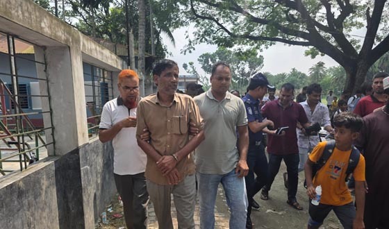 ইসলাম ও মাদ্রাসা নিয়ে ফেসবুকে কটূক্তিপূর্ণ পোস্ট, শিক্ষক আটক