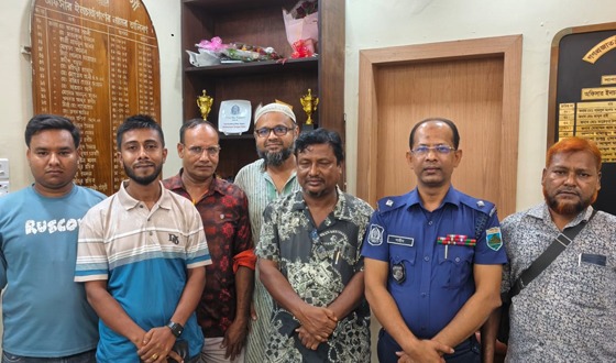 সাপাহারে নবাগত ওসি শাহীন রেজার সাথে সাংবাদিকদের মতবিনিময়