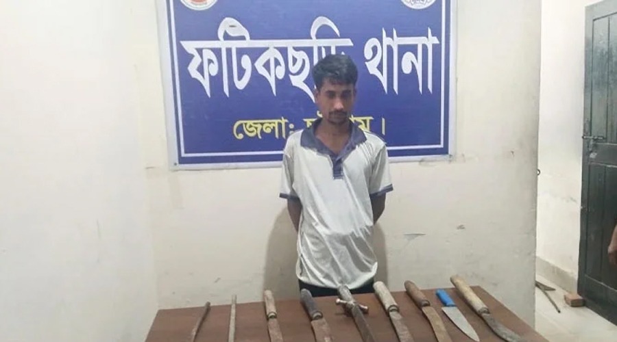 ফটিকছড়িতে ডেভিড ইমনের সহযোগী ‘টেস্টার মোবারক’ অস্ত্রসহ গ্রেপ্তার