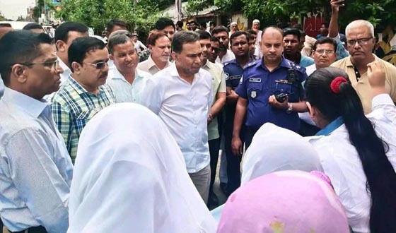 সৈয়দপুর বিজ্ঞান কলেজে ভর্তির দাবিতে সড়ক অবরোধ