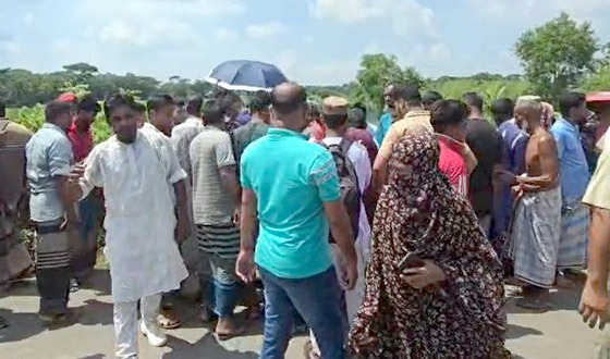 কলাপাড়ায় বিআরটিসির বাসের চাকায় পিষ্ট হয়ে শিশু শিক্ষার্থী নিহত
