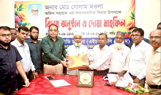 আদর্শ কলেজে বাউবি স্টাডি সেন্টারের অফিস সহায়ক গোলাম মওলার বিদায় সংবর্ধনা