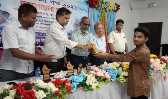মেলান্দহে মৎস্য গবেষক শিক্ষার্থীদের পুরস্কার বিতরণ
