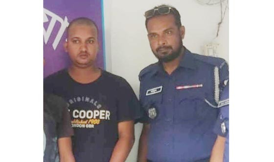 মান্দায় নাগরিকের গোপন তথ্য বিক্রির অভিযোগে যুবক গ্রেপ্তার
