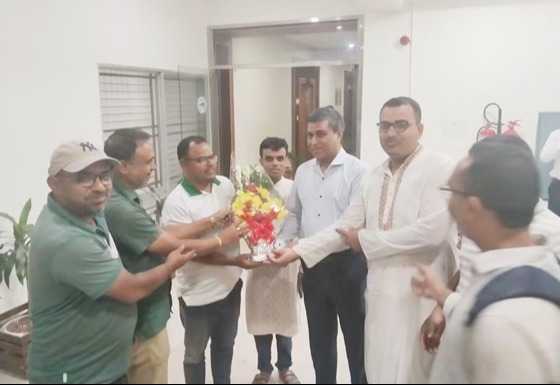 ঢাকা বিভাগীয় কমিশনার সাংবাদিকদের সাথে শুভেচ্ছা বিনিময়