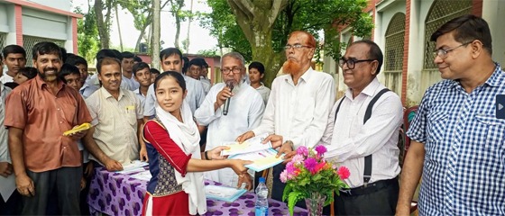 সরুলিয়া দ্বিমুখী মাধ্যমিক বিদ্যালয়ে কৃতি সংবর্ধনা ও শিক্ষাবৃত্তি বিতরণ অনুষ্ঠিত