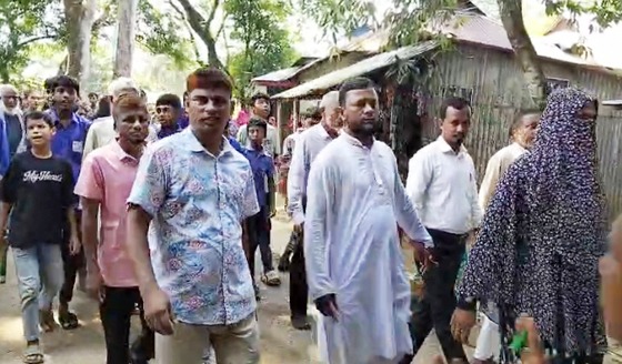 ভালুকা প্রধান শিক্ষকের উপর হামলা, মারধর