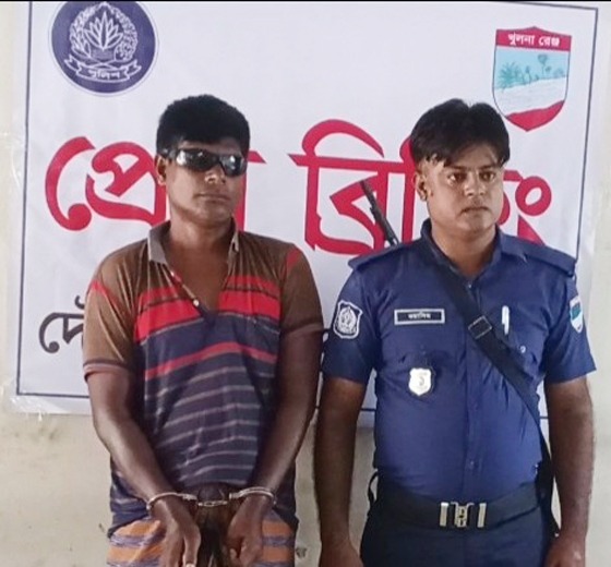 দৌলতপুরের পীরের কবর থেকে লাশ তুলে দরবারে দাফনের অভিযোগে ভক্ত গ্রেপ্তার