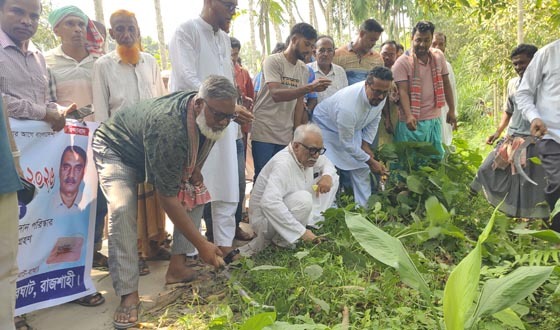 ডেঙ্গু প্রতিরোধে চারঘাটে পরিচ্ছন্নতা অভিযান