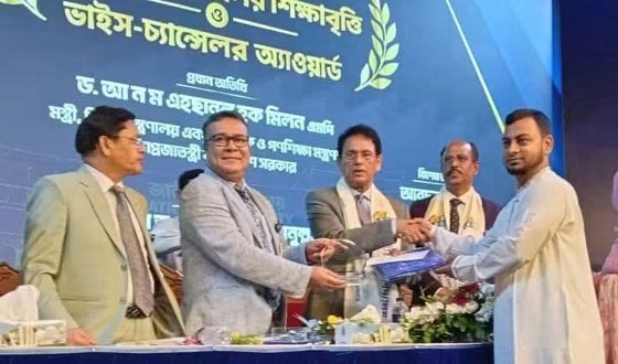 ভাইচ-চ্যান্সেলর অ্যাওয়ার্ড পেলেন সাঁথিয়ার খাইরুল আবরার
