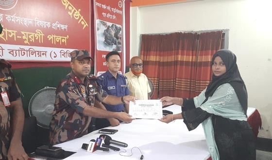 রাজশাহী সীমান্তের তরুণদের জীবনে নতুন সম্ভাবনার দুয়ার খুলল বিজিবি