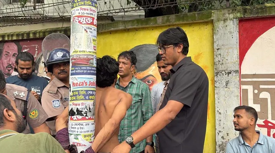 জবিতে ‘জয় বাংলা’ স্লোগান, রিকশাচালককে ধরে পুলিশে দিল জবি ছাত্রদল