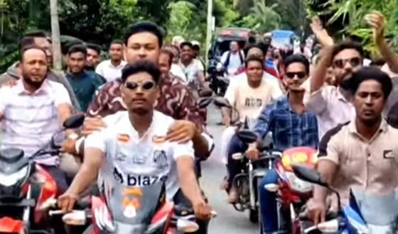 দৌলতপুর ছাত্রদলের উদ্যোগে সন্ত্রাস বিরোধী মিছিল সমাবেশ
