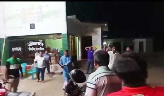 ডিমলায় পাম্প মালিকের রডের আঘাতে গ্রাহক গুরতর আহত