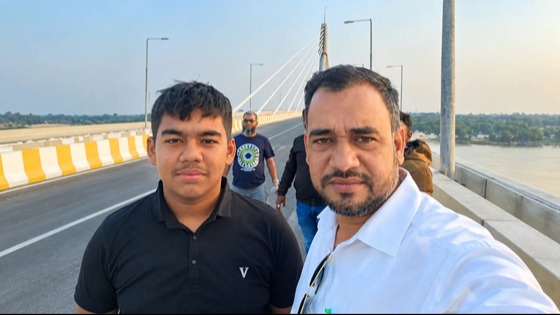 বাবাকে না পেয়ে কিশোর ছেলেকে ধরে নিয়ে গেল ডিবি