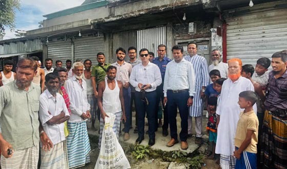 হাতিয়ায় অতিরিক্ত দামে সার বিক্রির দায়ে ডিলারের জরিমানা