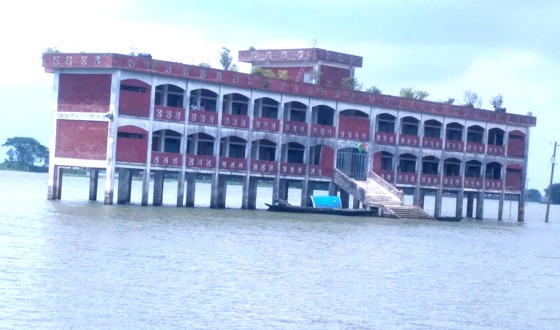 বাজিতপুরে হাওরের বুকে গড়ে উঠেছে  বিদ্যালয়ের শিক্ষার আলো