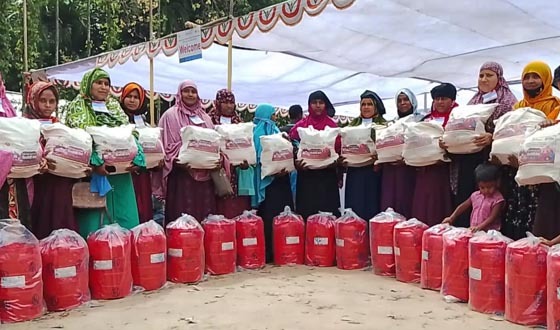 কুড়িগ্রামে নারীর মর্যাদা ও জরুরী সুরক্ষায় ডিগনিটি কিট বিতরণ
