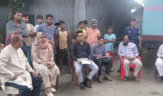 চাঁদপুরে পুকুর ভরাট করে গরুর খামারের বর্জ্য ফেলায় জরিমানা