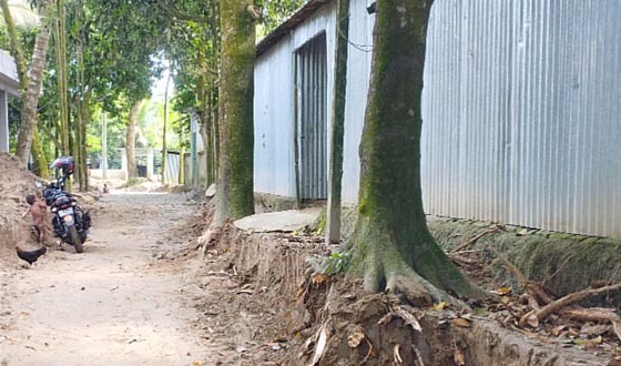 গাবতলীতে সরকারি রাস্তা নির্মাণে বাধা