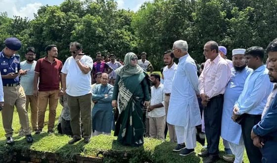 সীতাকোট বিহার পরিদর্শনে মন্ত্রী-প্রতিমন্ত্রীসহ ঊর্ধ্বতন কর্মকর্তারা
