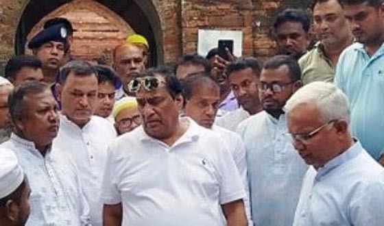 ঘোড়াঘাটের সুজা মসজিদ ও ঘোড়াঘাট দূর্গ পরিদর্শন করলেন দুই মন্ত্রী