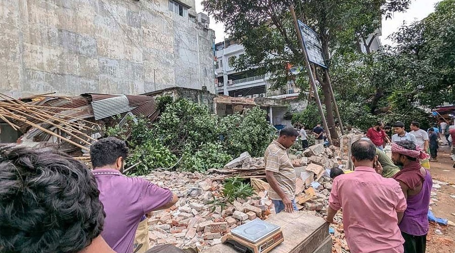 মধ্যরাতে স্বাস্থ্যসেবা কেন্দ্র ভাঙচুরের ঘটনায় গ্রেপ্তার ৪