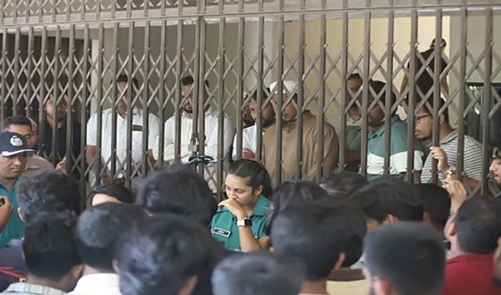 ২৪ ঘণ্টা অবরুদ্ধ ইঞ্জিনিয়ারিং কলেজের অধ্যক্ষ